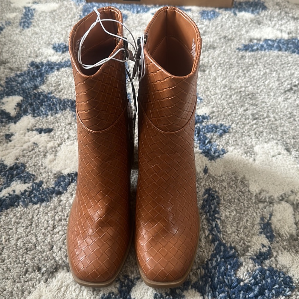 Universal Thread Short Boots Size 6.5 - Picture 3 of 4
